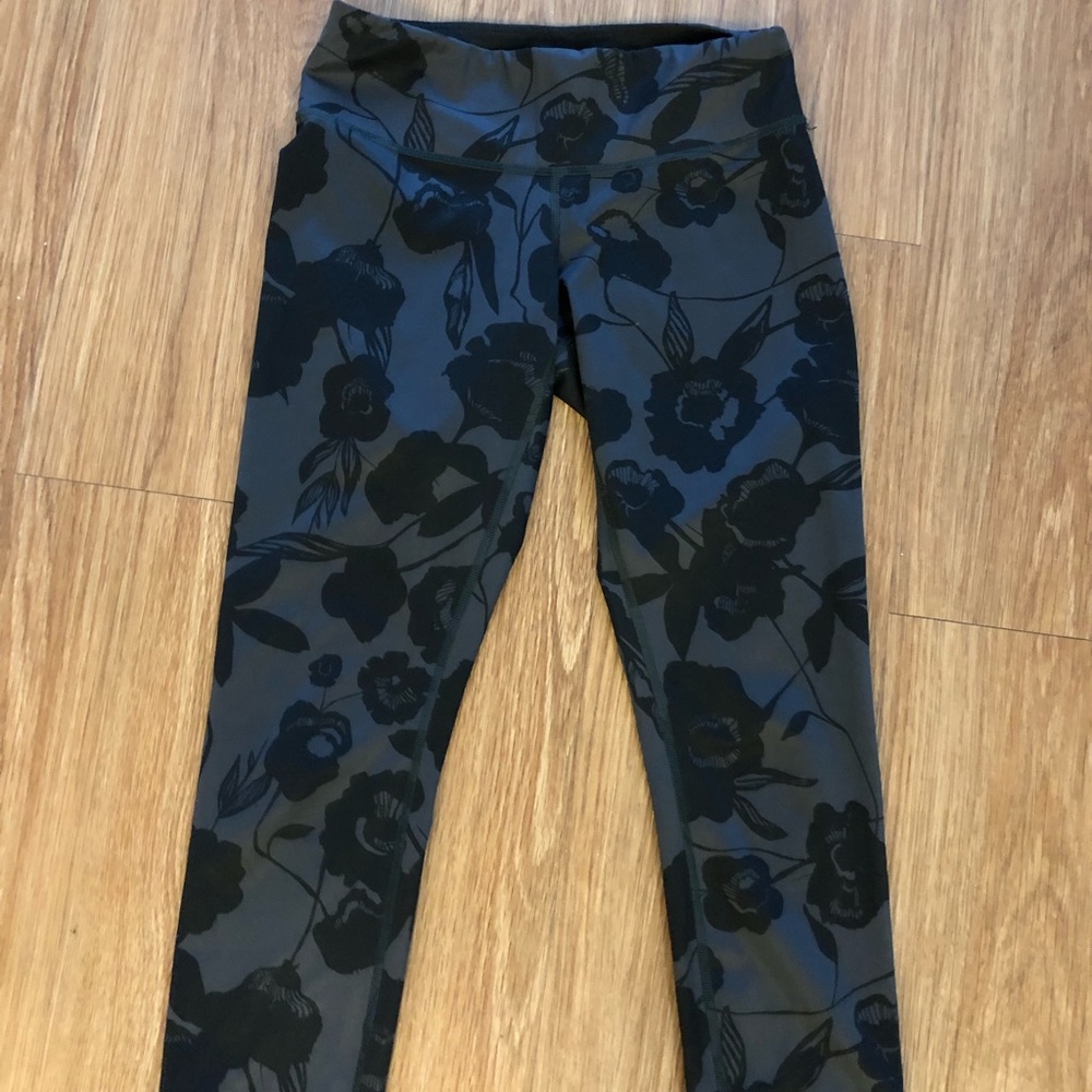 Lululemon size 4 leggings